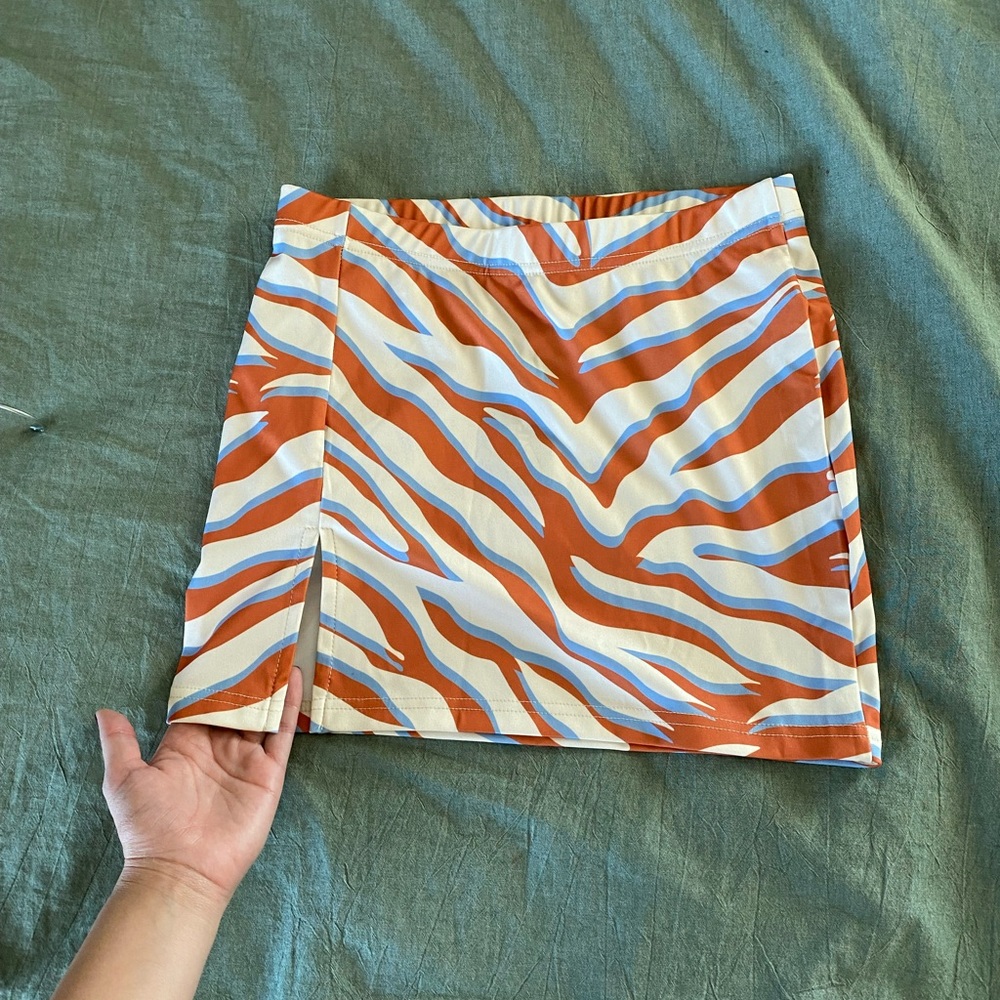 Groovy mini skirt shein